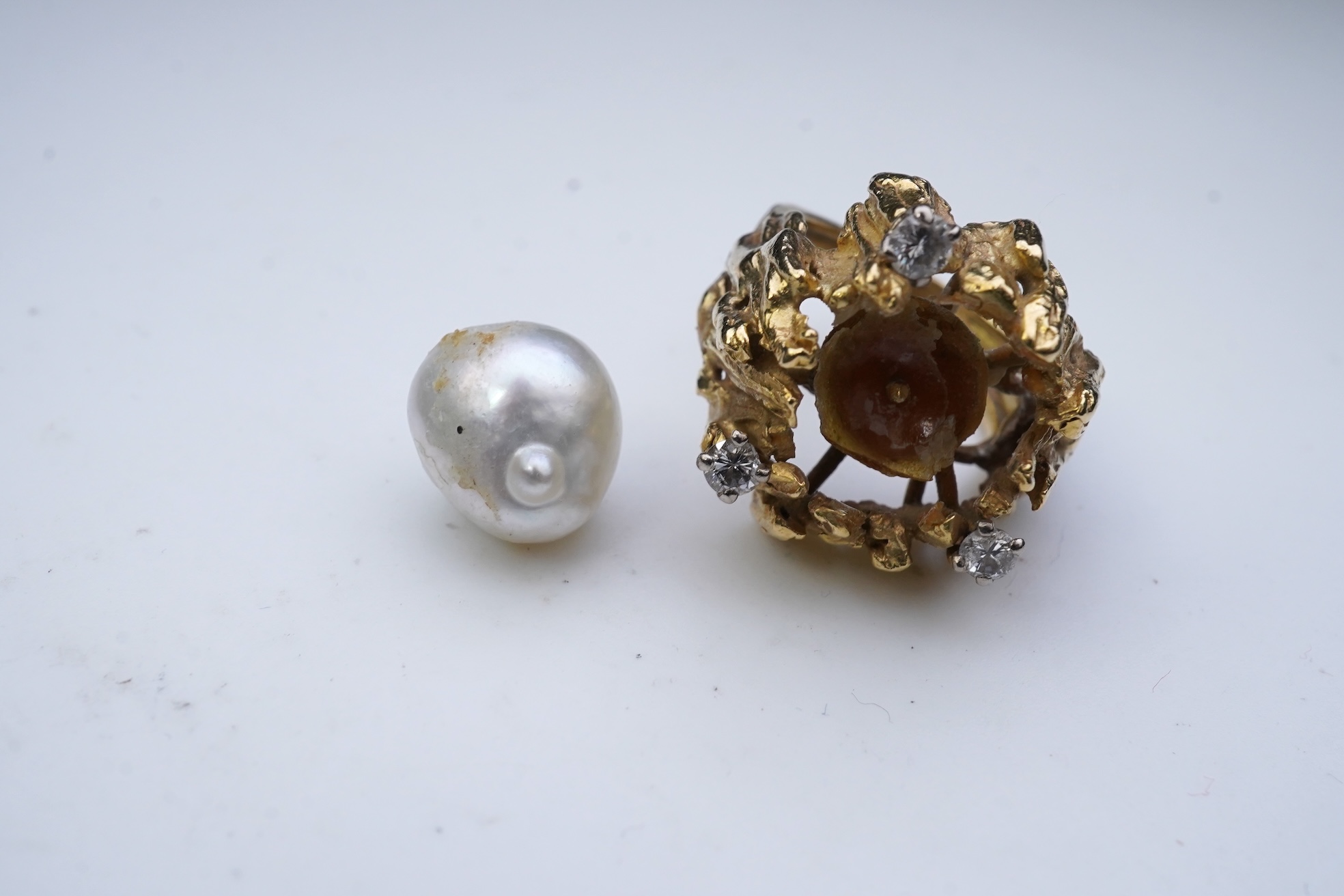 Alan Martin Gard, a cultured pearl, gold and diamond ring, circa 1970